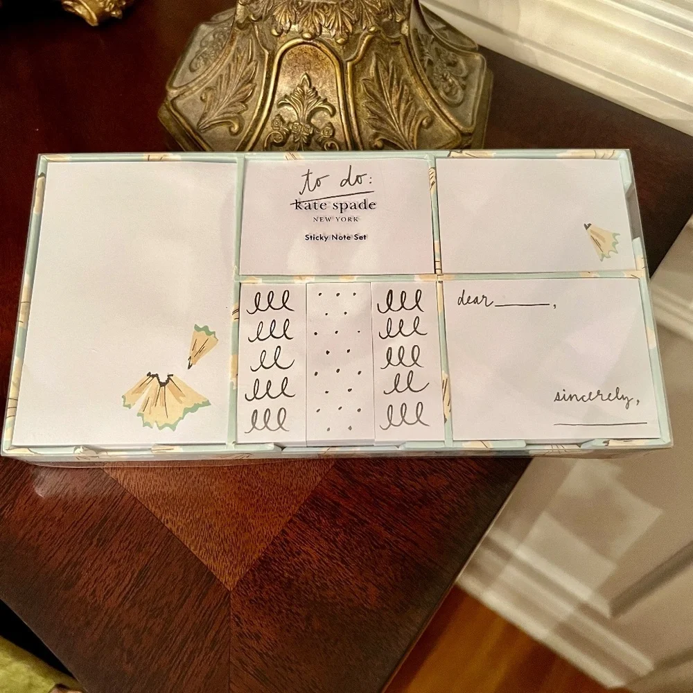 NIB Kate Spade New York On Point Sticky Note 7 Piece Set with 100 Sheets Each
